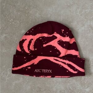 Arc'teryx Grotto Toque in Burgundy and Coral